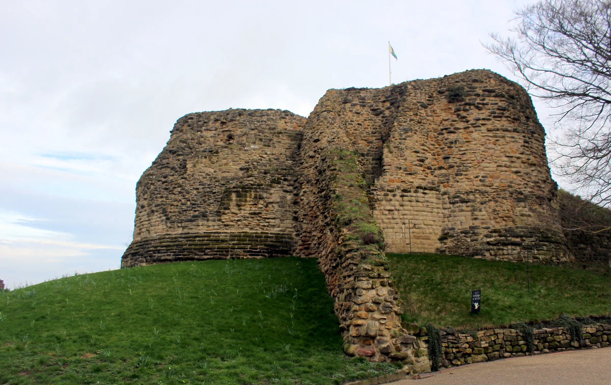Surviving round tower and keep ruins at Pontefract Castle