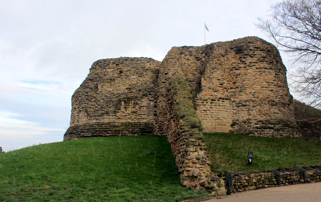 Surviving round tower and keep ruins at Pontefract Castle