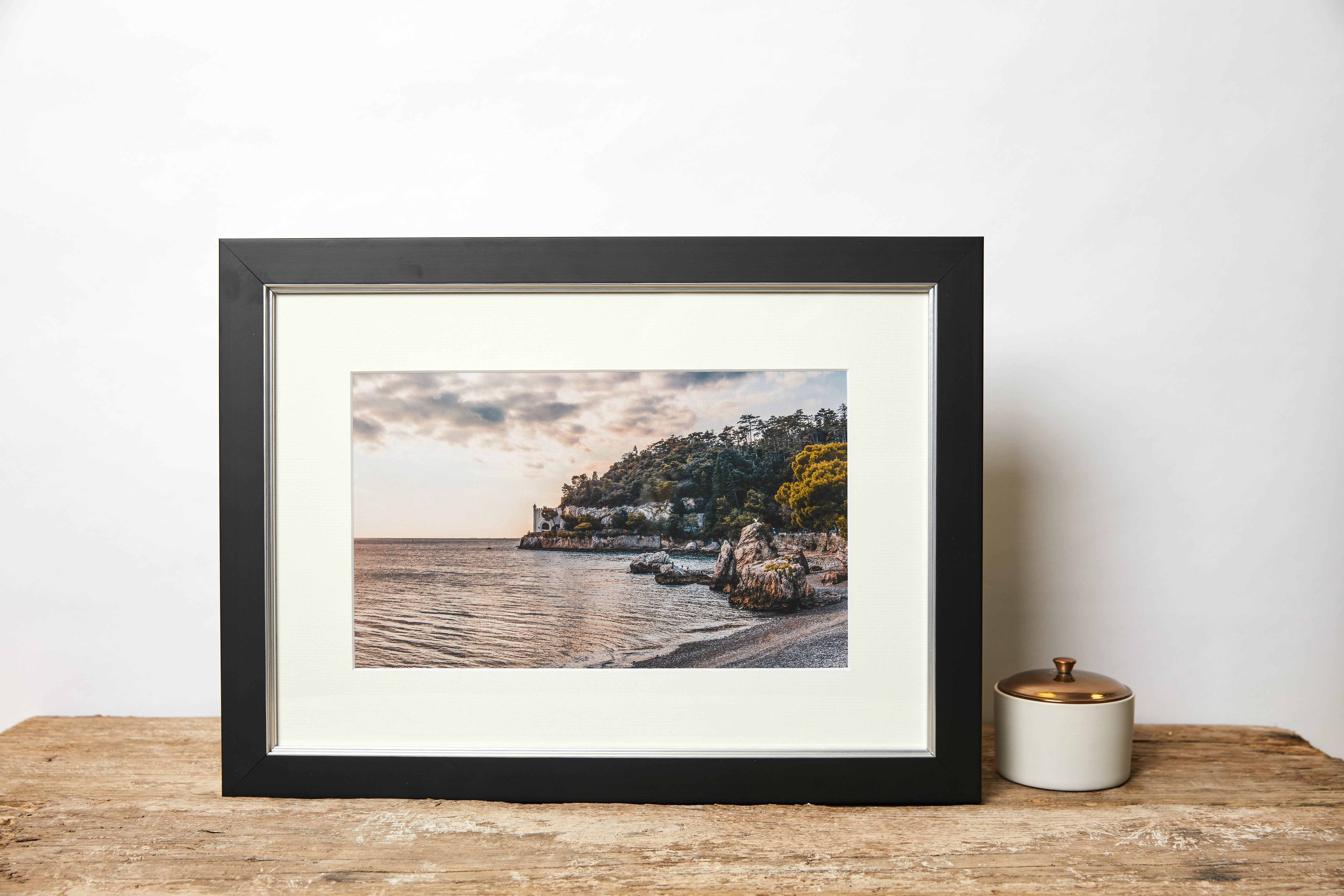 Create your own personalised wall prints with our custom picture frames for affordable prices