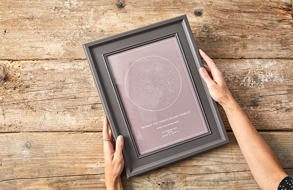 Create a personalised star map online and upgrade to add a frame